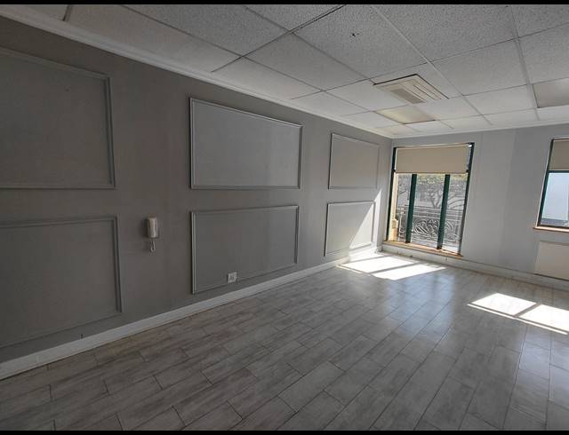122M² OFFICE TO LET IN LYME PARK